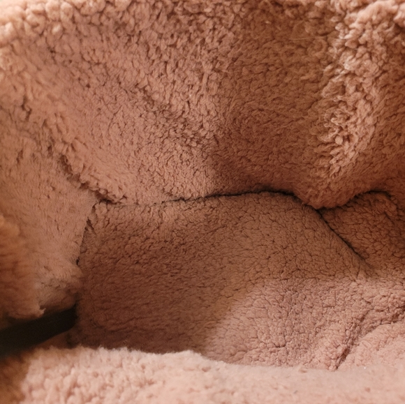 Dog Carrier Purse Made Out Of Cloth Material 15×9 1/2 - Picture 2 of 4